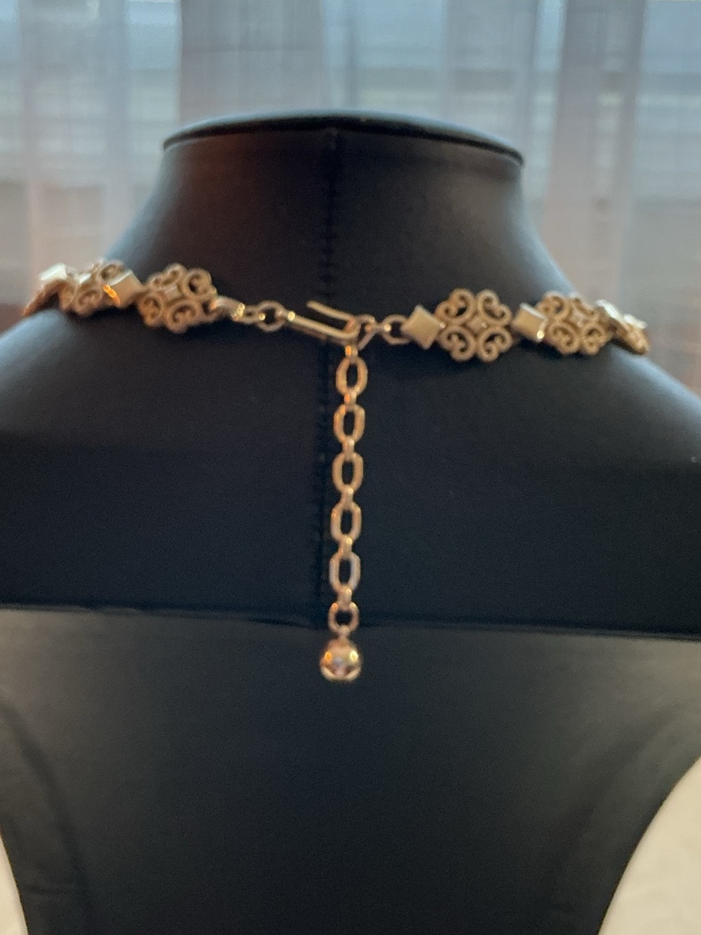 Avon Vintage 1971 “Precious Pretenders” Filigree Gold Tone Necklace and Earrings - Picture 4 of 7